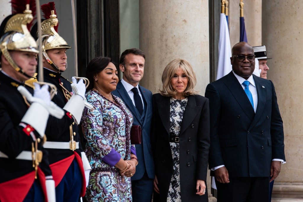 Emmanuel Macron and Félix Tshisekedi with their spouses at the Élysée